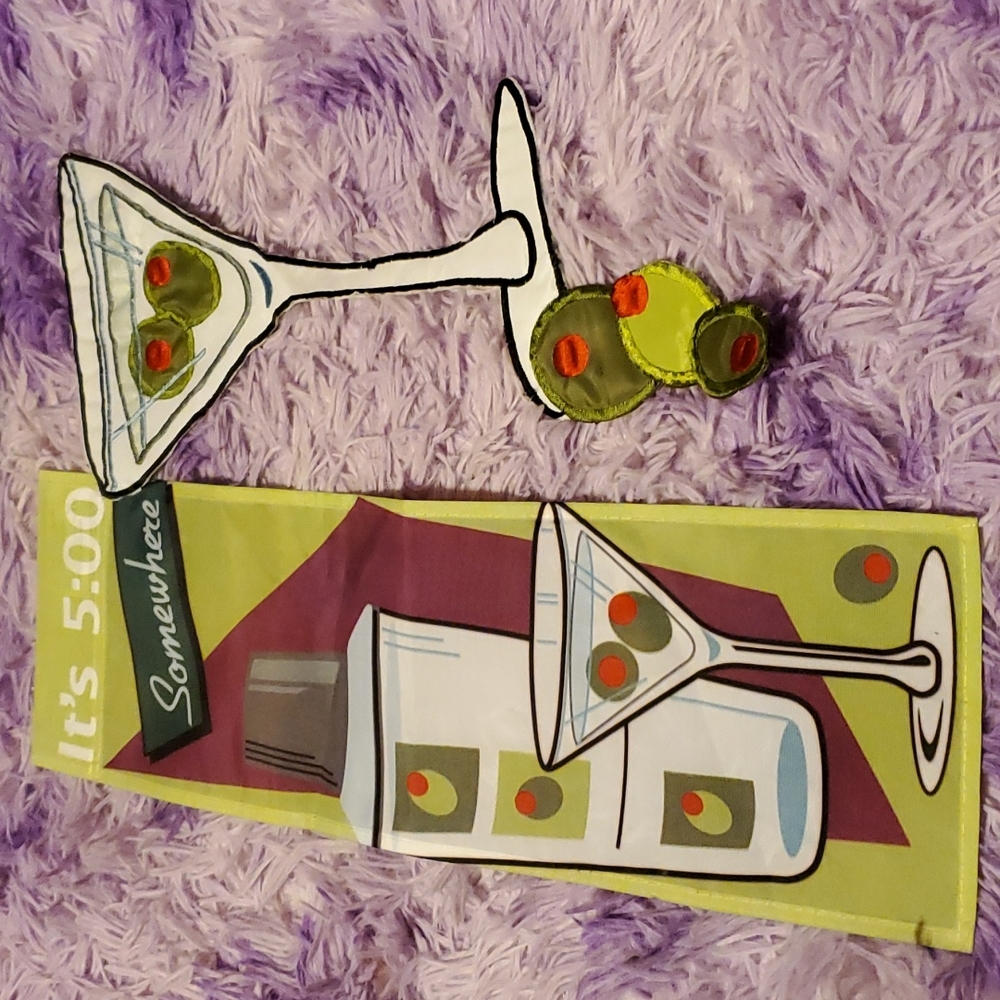 It's 5:00 Somewhere garden flag